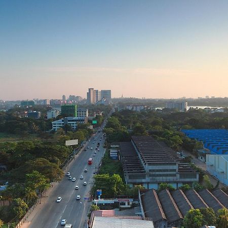 Super Hotel Yangon Esterno foto