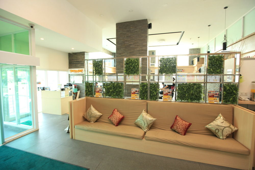 Super Hotel Yangon Esterno foto
