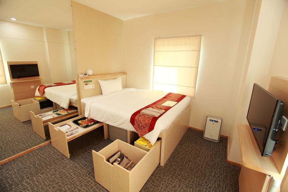 Super Hotel Yangon Esterno foto