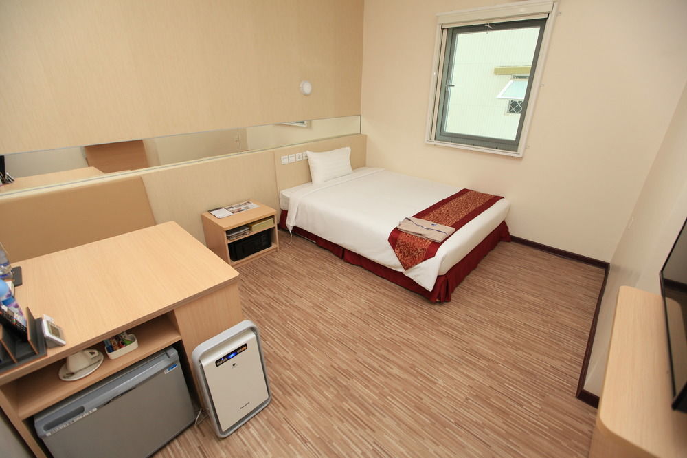 Super Hotel Yangon Esterno foto