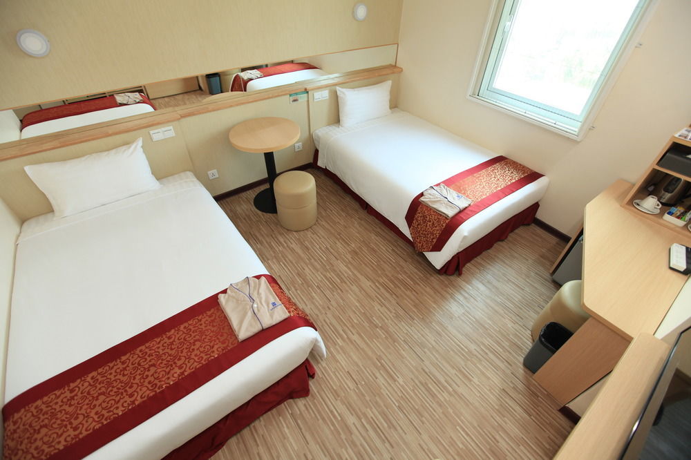 Super Hotel Yangon Esterno foto