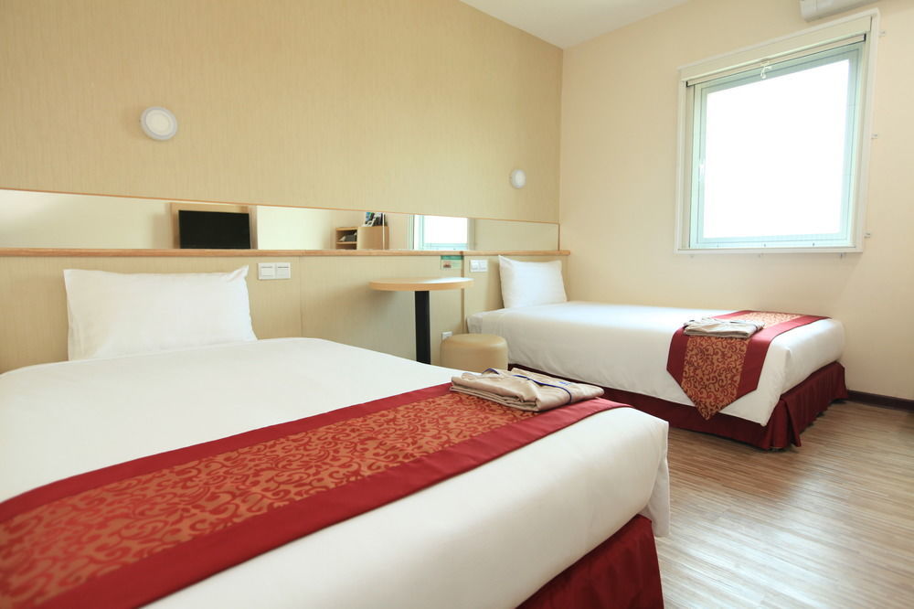 Super Hotel Yangon Esterno foto
