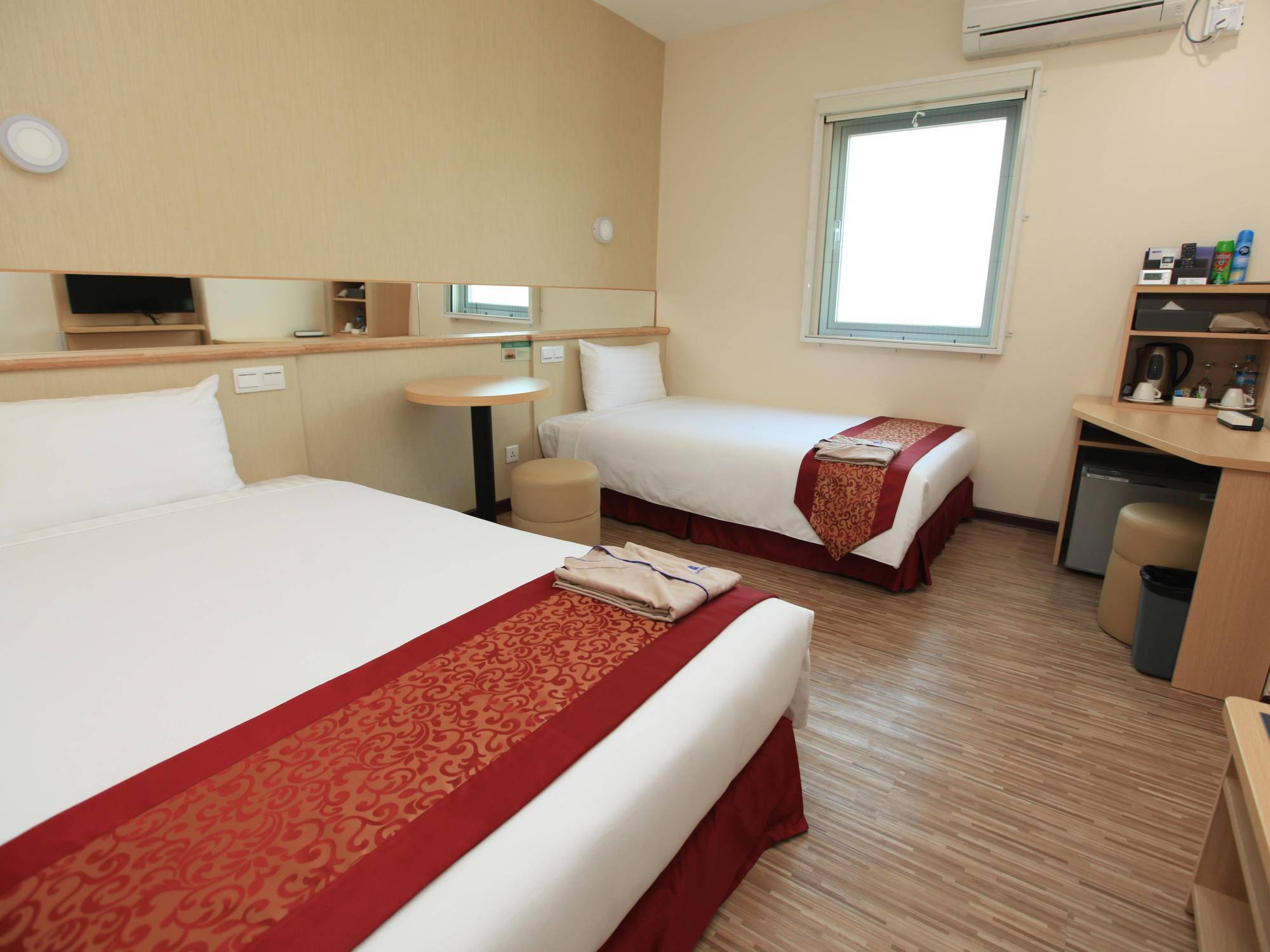 Super Hotel Yangon Esterno foto