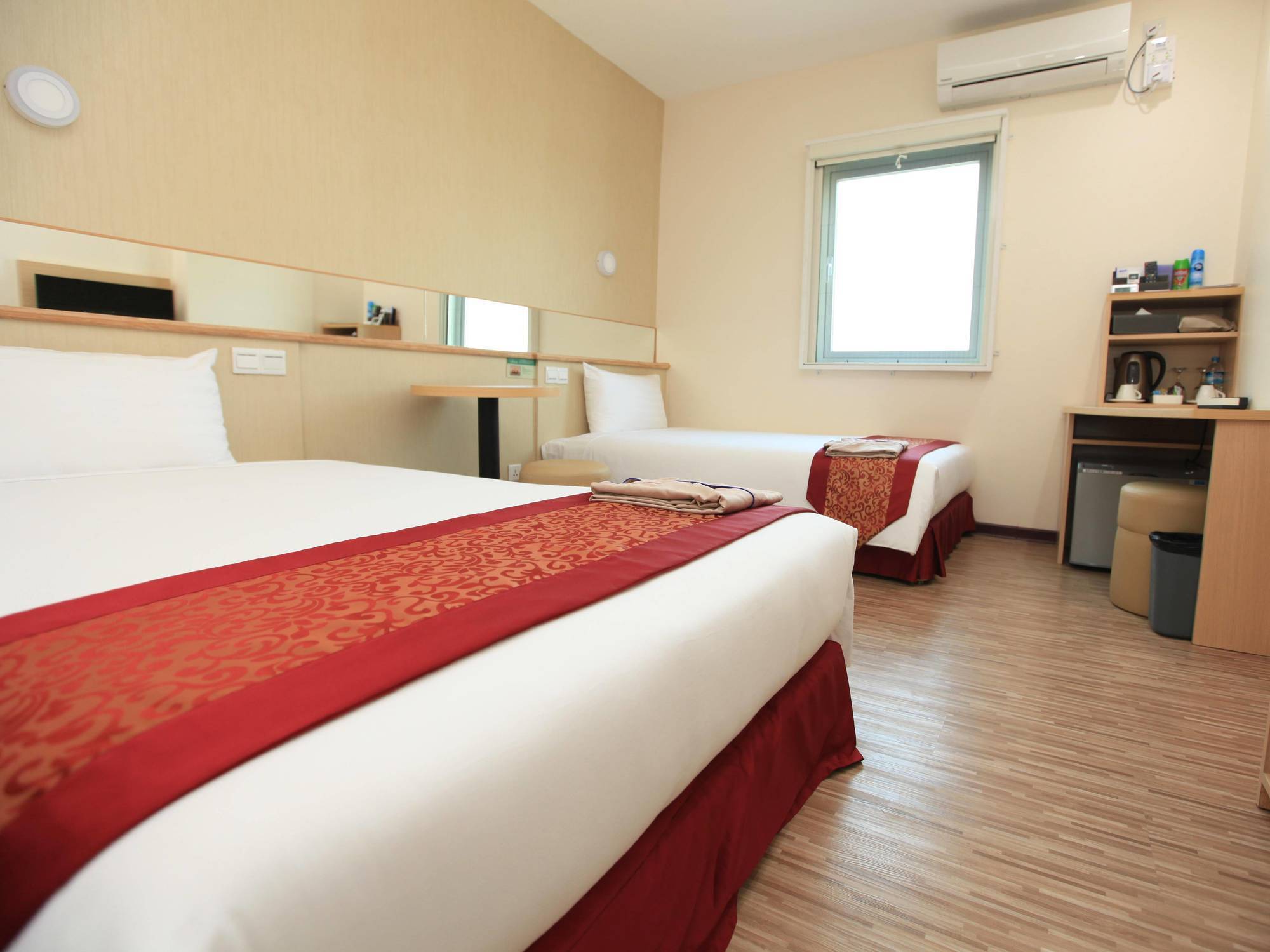 Super Hotel Yangon Esterno foto