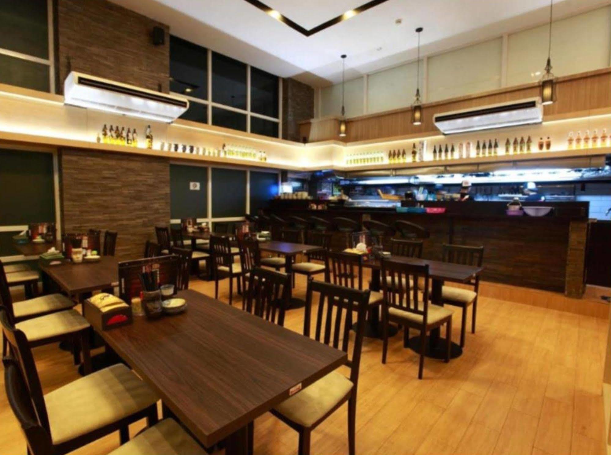 Super Hotel Yangon Esterno foto