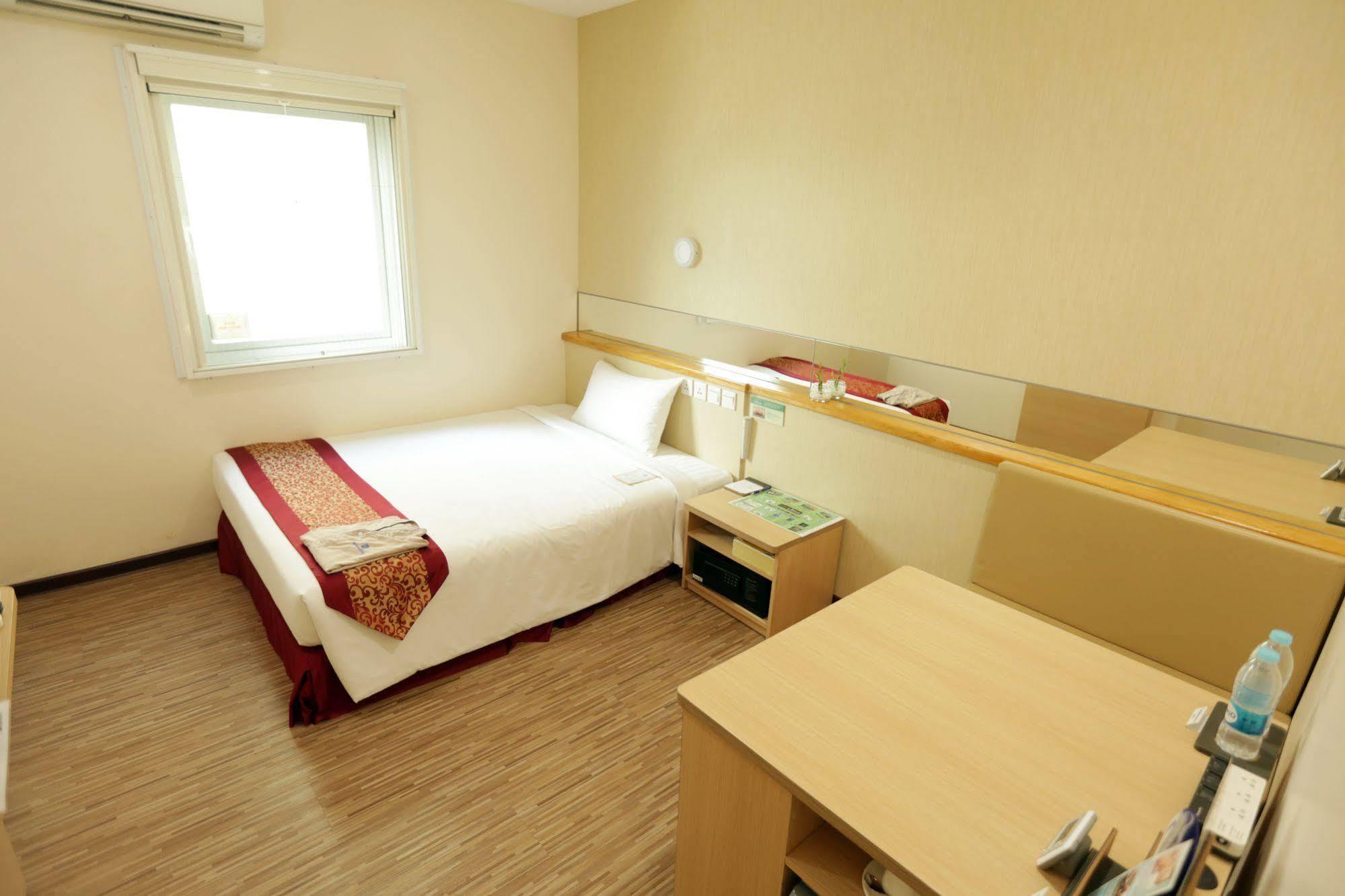 Super Hotel Yangon Esterno foto
