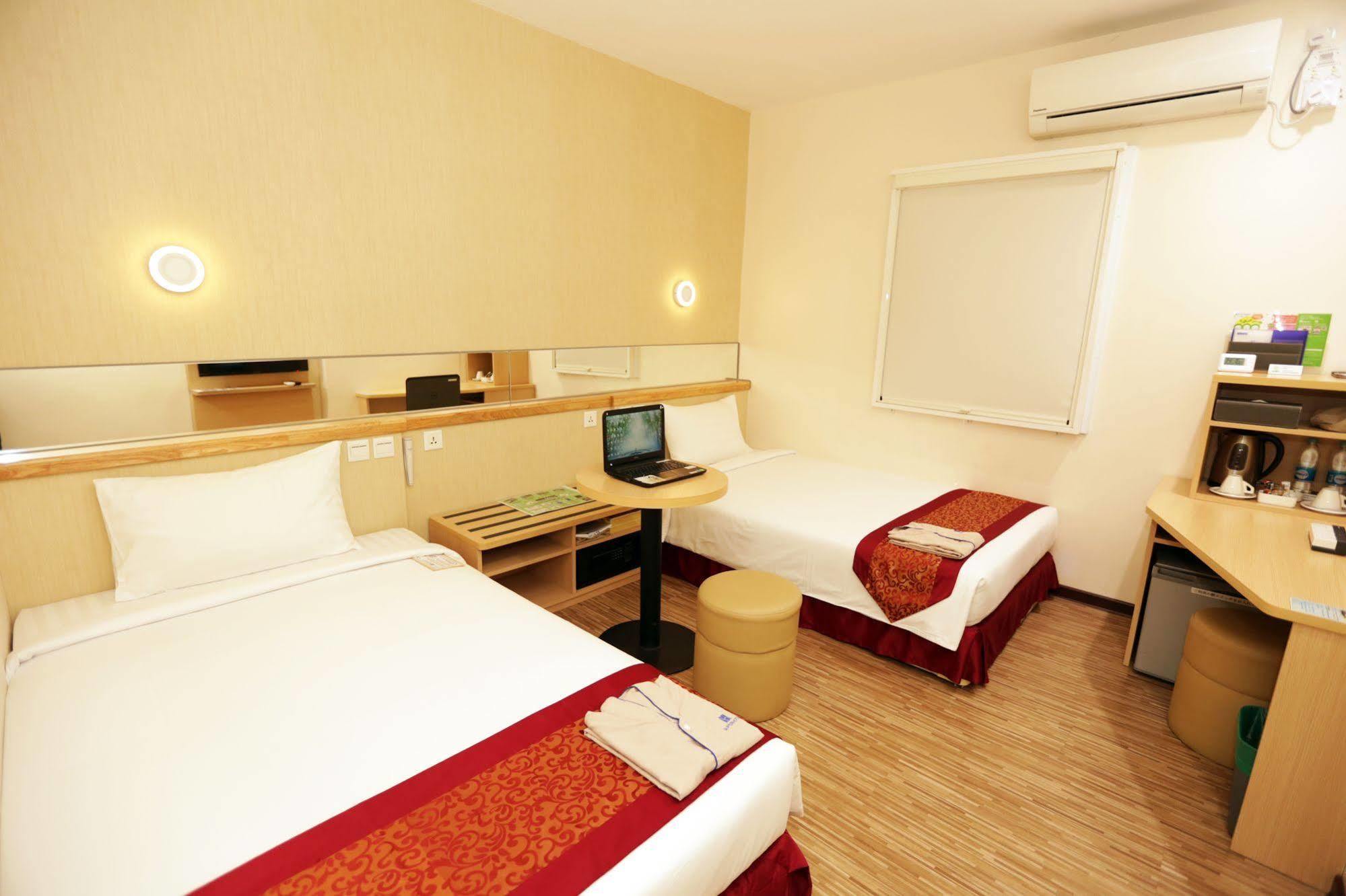 Super Hotel Yangon Esterno foto